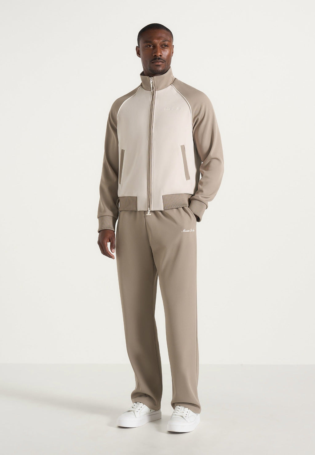 Pantalones deportivos con raya